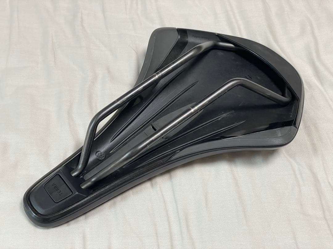 fi'zi:k フィジーク TERRA ARGO X3 サドル 160mm