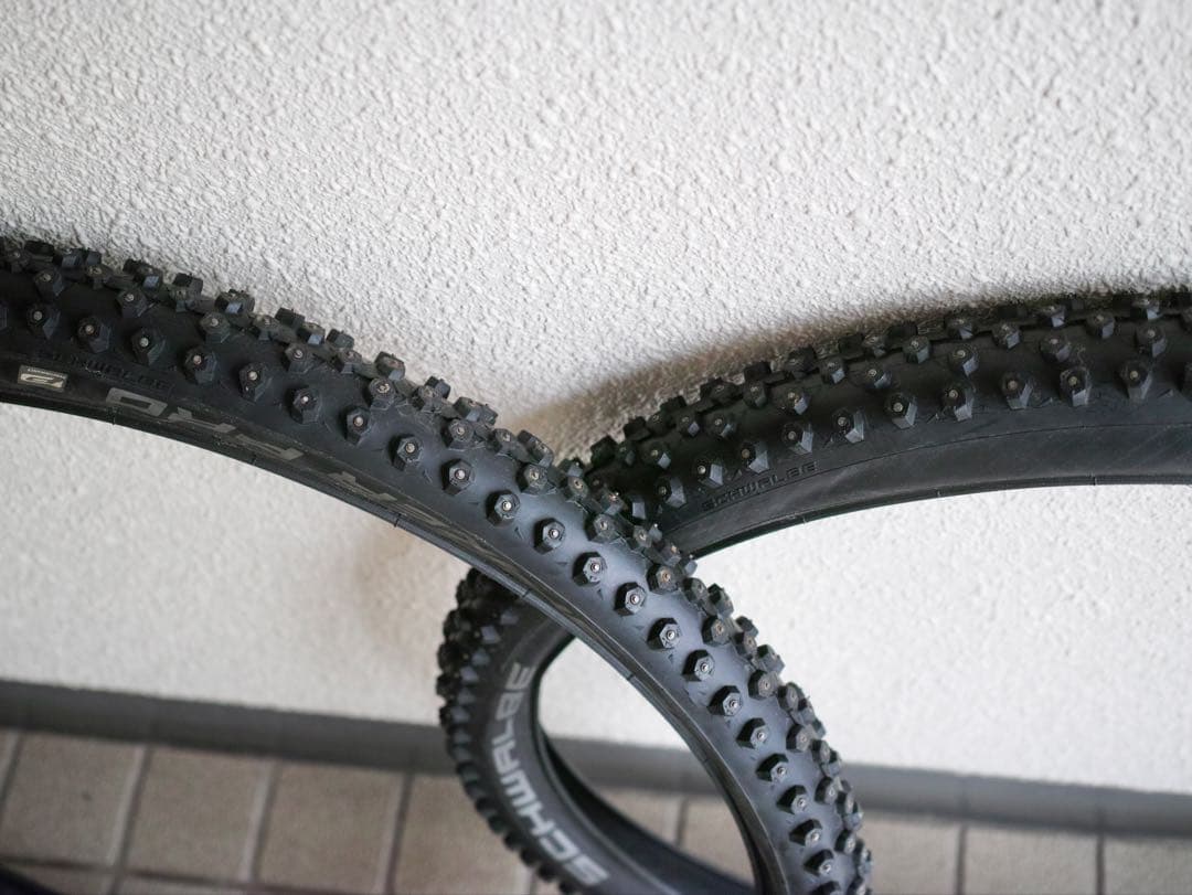 29×2.25 スパイクタイヤ前後セット シュワルベ アイススパイカープロ