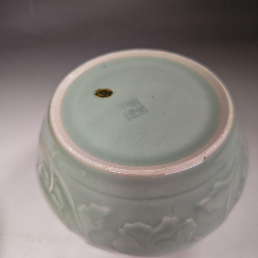 イ653 水指『龍泉窯』『青磁砧牡丹文　水指　替塗蓋付　共箱』茶道具