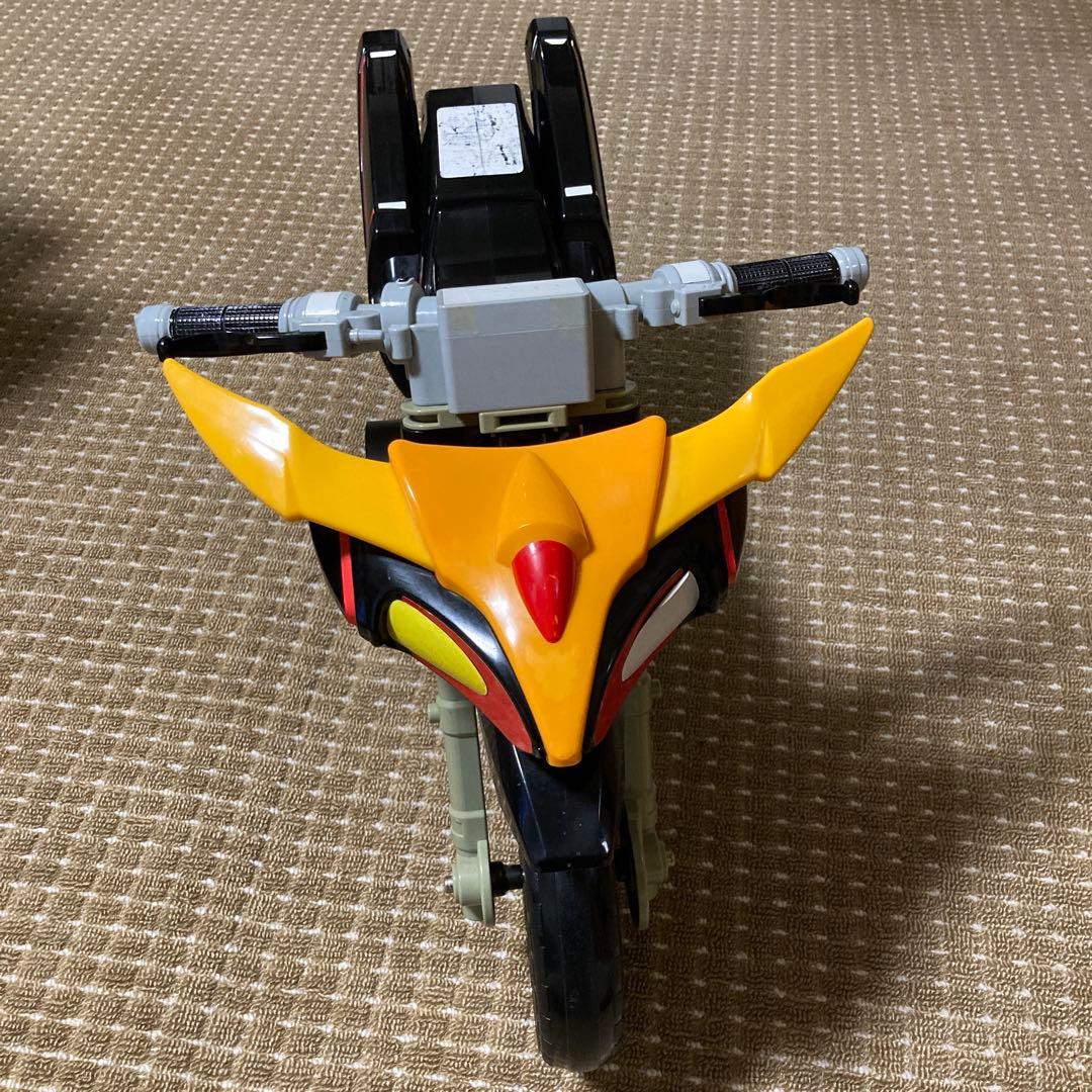 バンダイ 仮面ライダークウガ 乗用バイク ビートチェイサー2000 三輪車