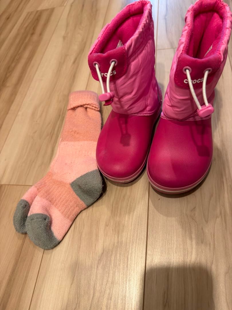 スノーボードウェアとスノーブーツ、ソックス、ニット帽セット110サイズ ピンク