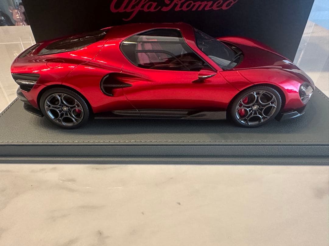 新品希少 BBR 1/18 アルファ ロメオ 33 Stradale ミニカー