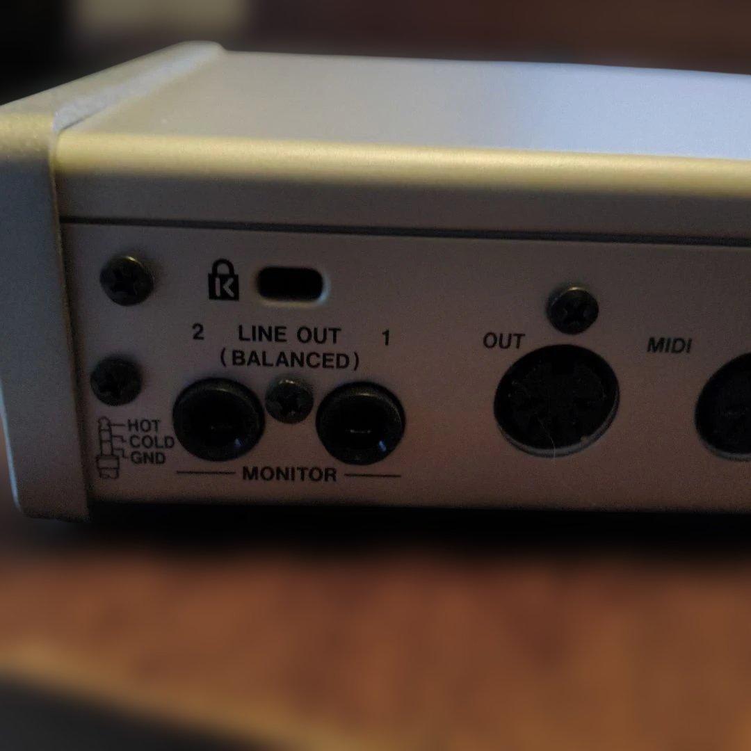 TASCAM SERIES 102i オーディオインターフェイス