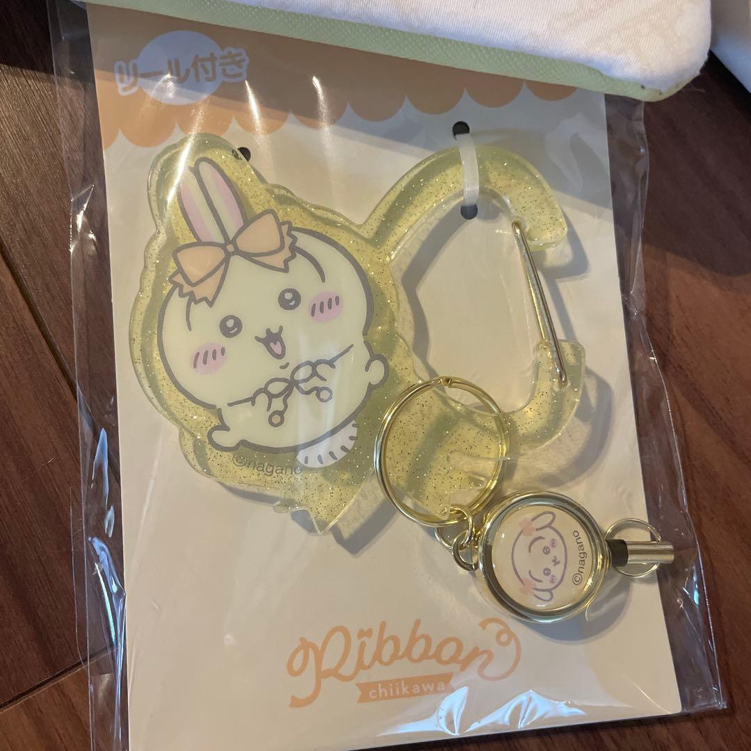 ちいかわうさぎ　バニティーポーチ　フラットポーチ リール付きカラビナ収納ボックス