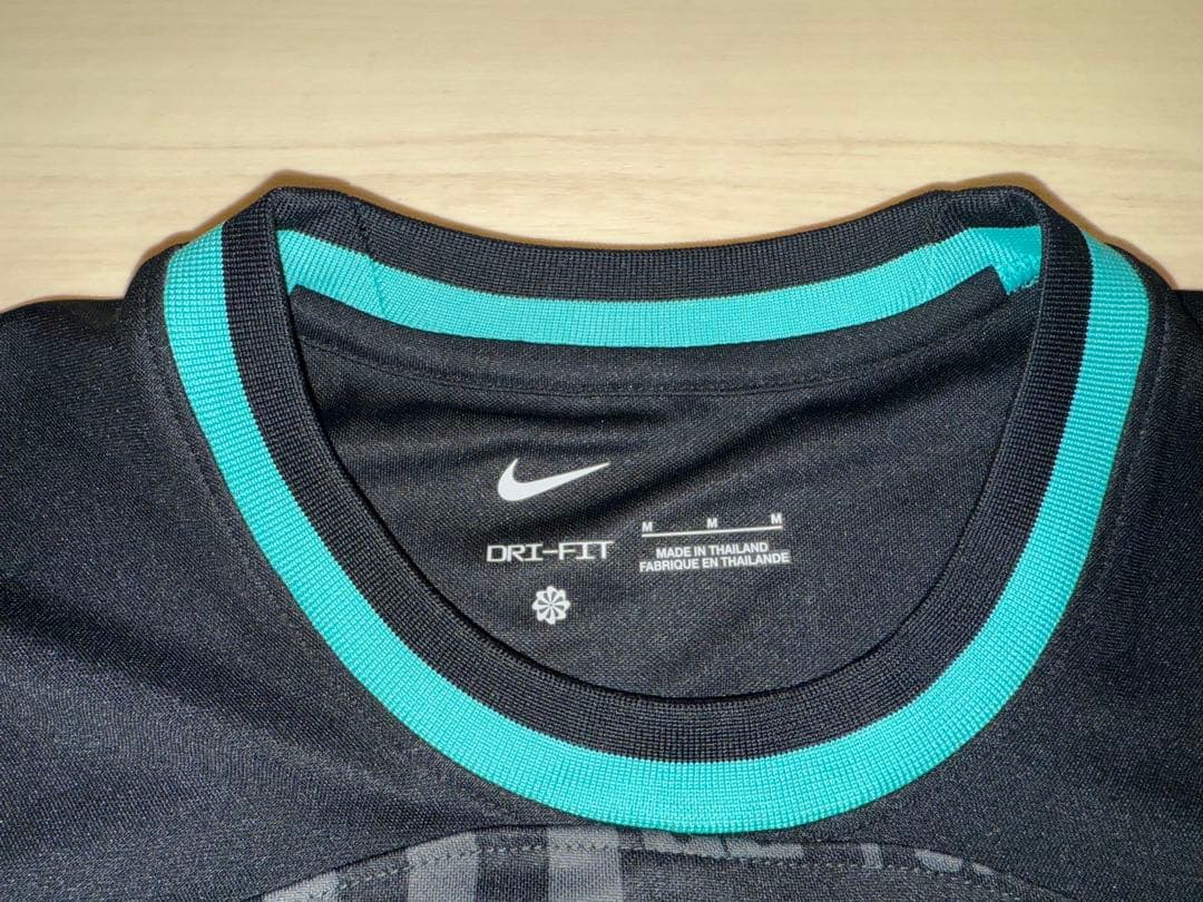 レブロン・ジェームズ × リヴァプールFC コラボユニフォーム