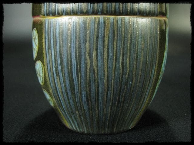 人気作家 伊藤 北斗 釉刻色絵金銀彩 茶入 バラ 魚 四方桟 共箱 e166