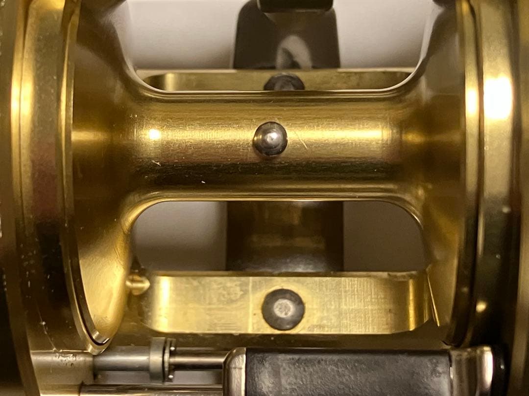 シマノ01カルカッタコンクエスト 400 RH444 ベイトリール 右ハンドル