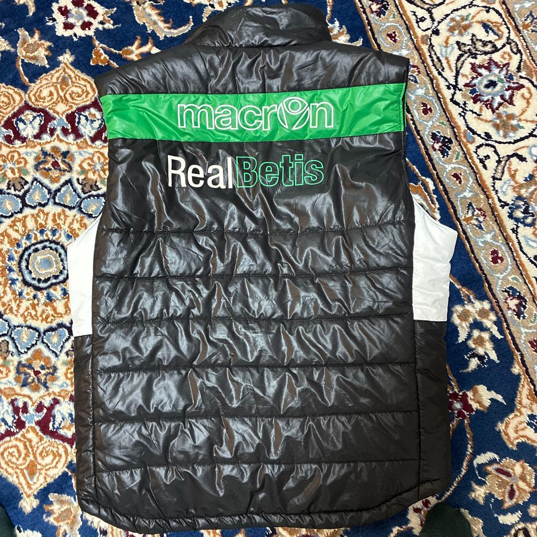 美品　ベティスmacron ナイロンダウンベストXL