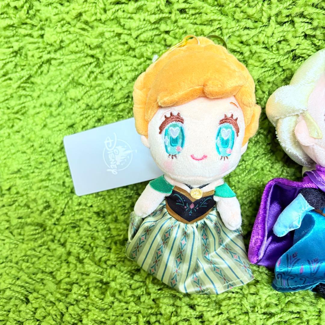 ディズニーストア　エルサ　アナ　 ぬいぐるみキーチェーン tiny 戴冠式