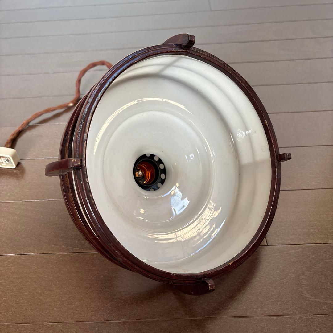 昭和レトロ　電気笠　電笠　ミルクガラス　ミルクシェード　乳白色 吊し照明