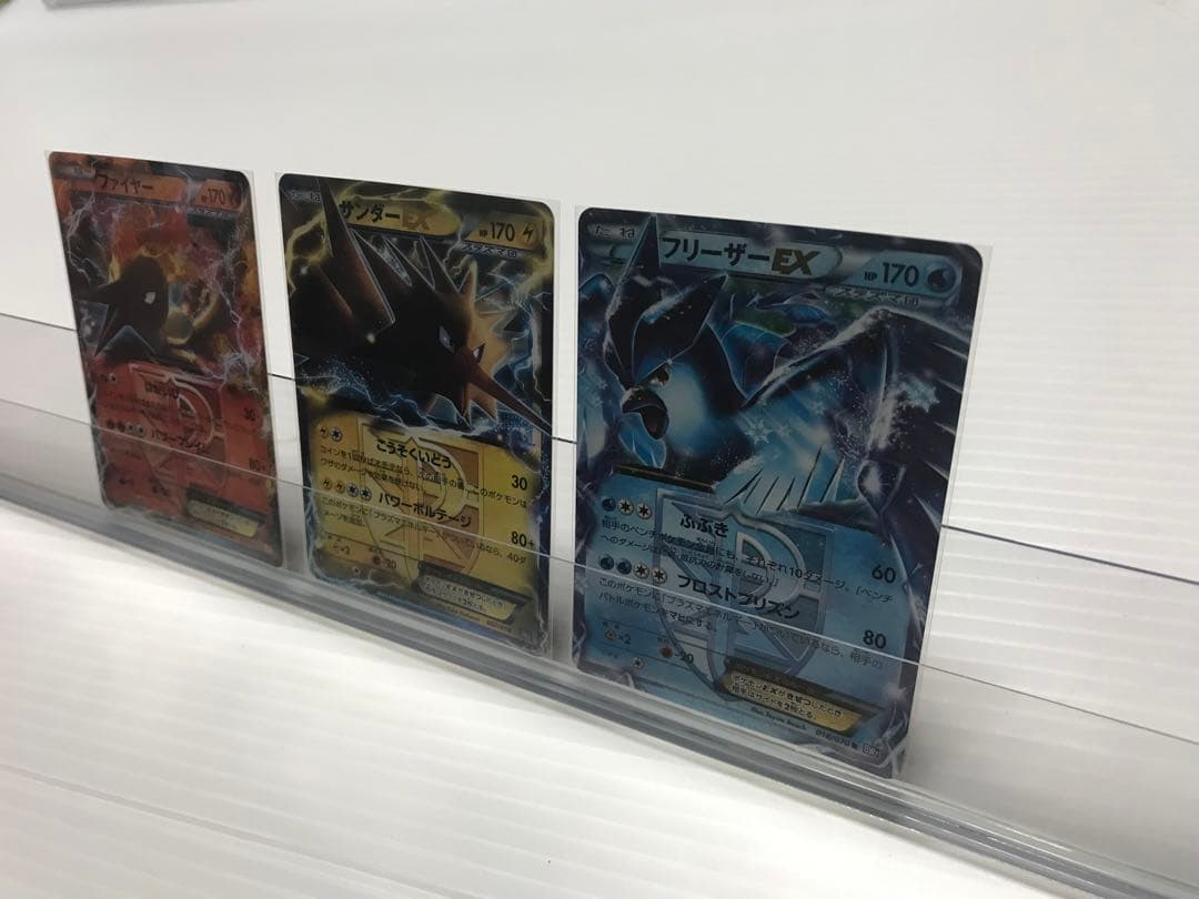 トレーディングカード　ショーケース　カードレール