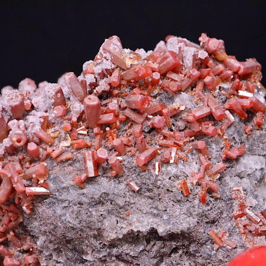 褐鉛鉱 バナジン鉛鉱 バナジナイト 119.8g VND087天然石 原石