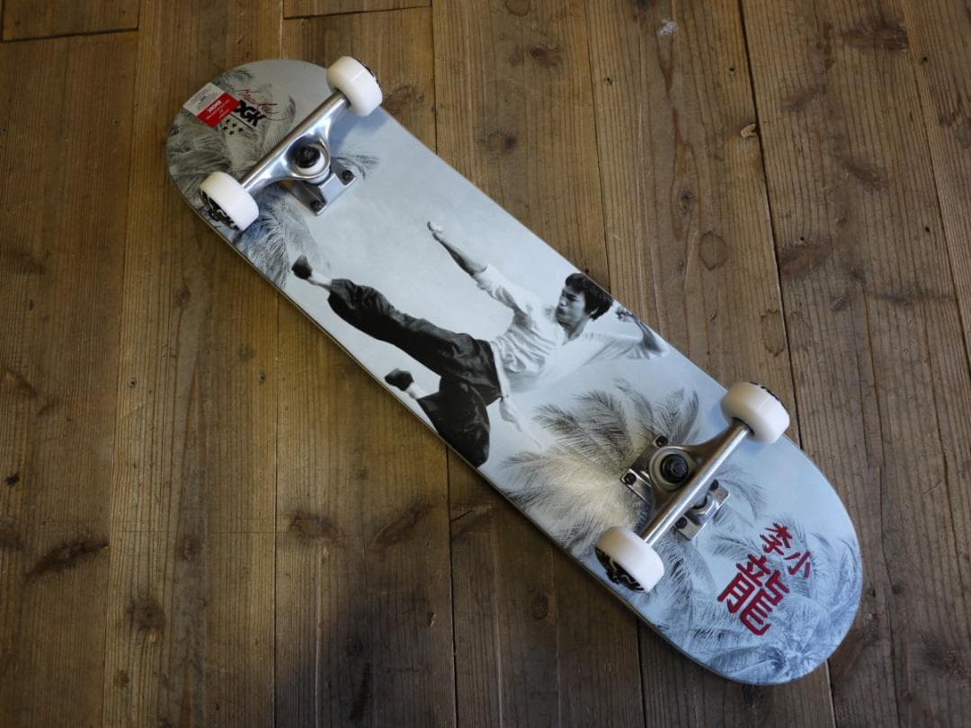 2【DGK 】8×31.85ブルースリーPARDAISE 完成品　スケートボード