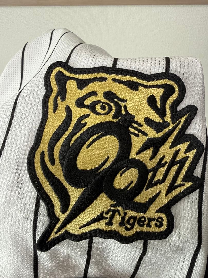 か*ん様 阪神タイガース　佐藤輝明選手　ユニフォーム　サイズO