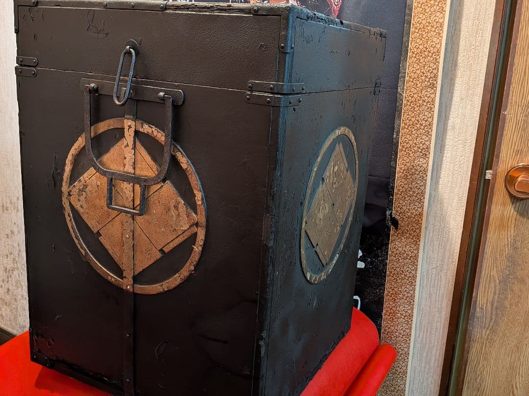 江戸時代前期変形四ツ菱御家紋入り甲冑用鎧櫃リペア扱いジャンク武具本歌難有り当時物