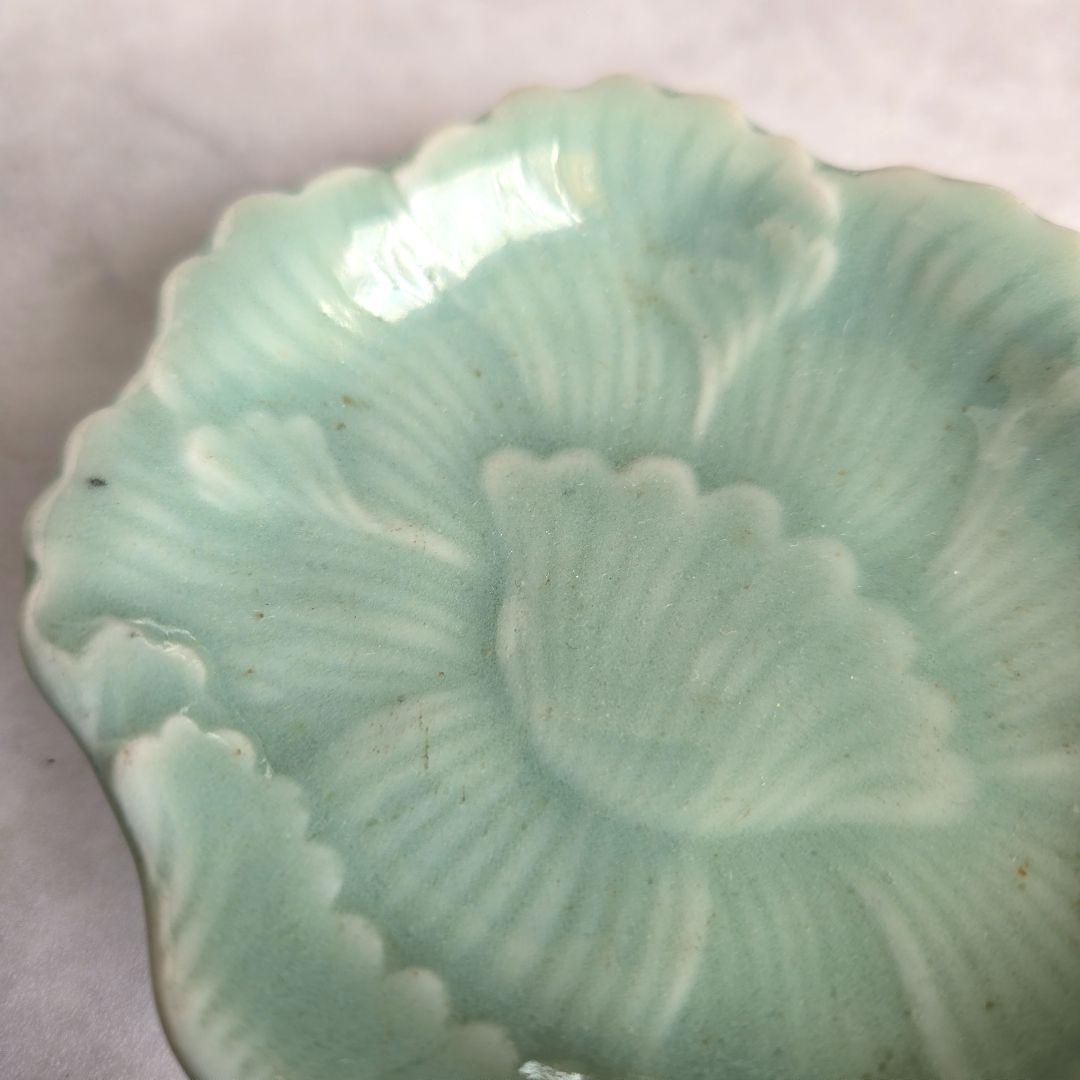 三田青磁　小皿　豆皿　手塩皿　牡丹　骨董　金継ぎ　陽刻　青磁　アンティーク