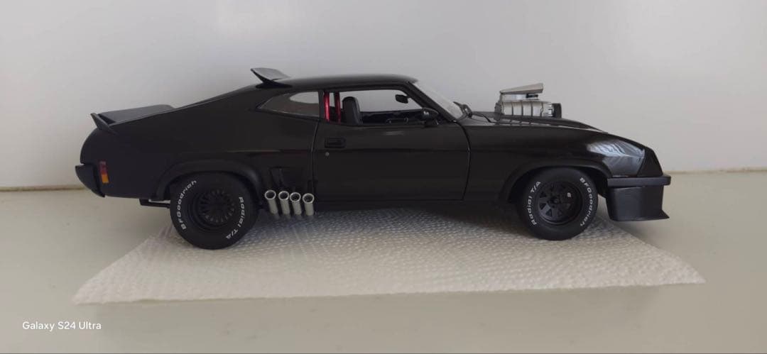 オートアート マッドマックス2 ザ.ロードウォリアー　インターセプター