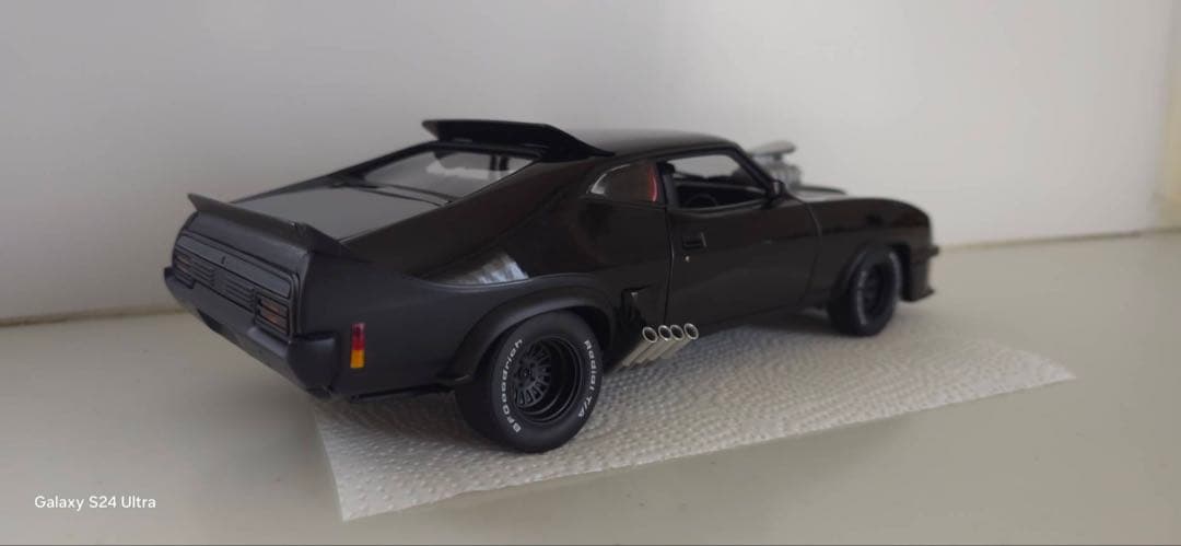 オートアート マッドマックス2 ザ.ロードウォリアー　インターセプター