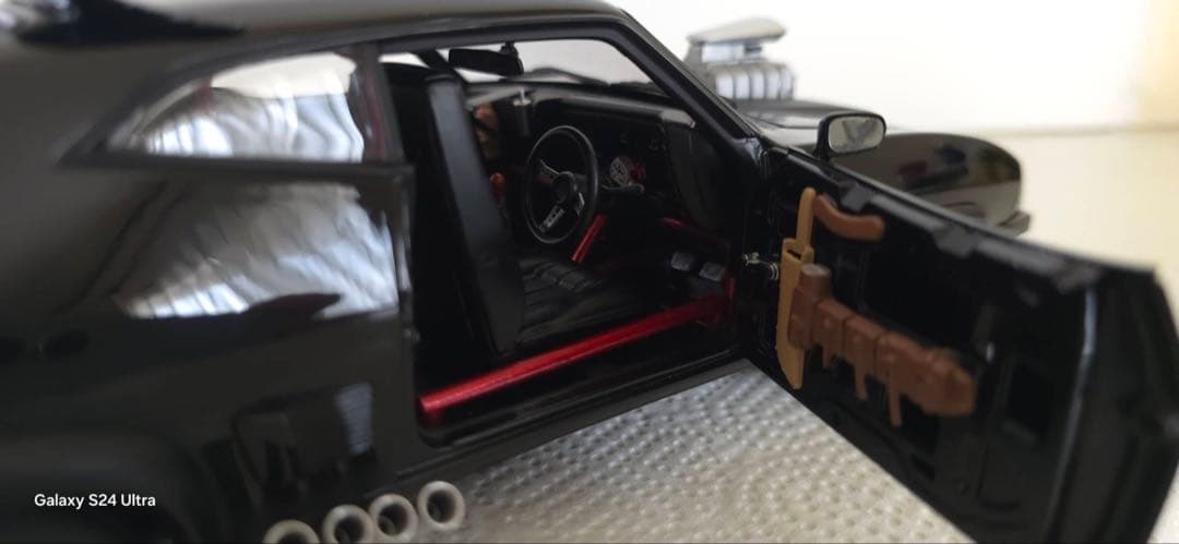 オートアート マッドマックス2 ザ.ロードウォリアー　インターセプター