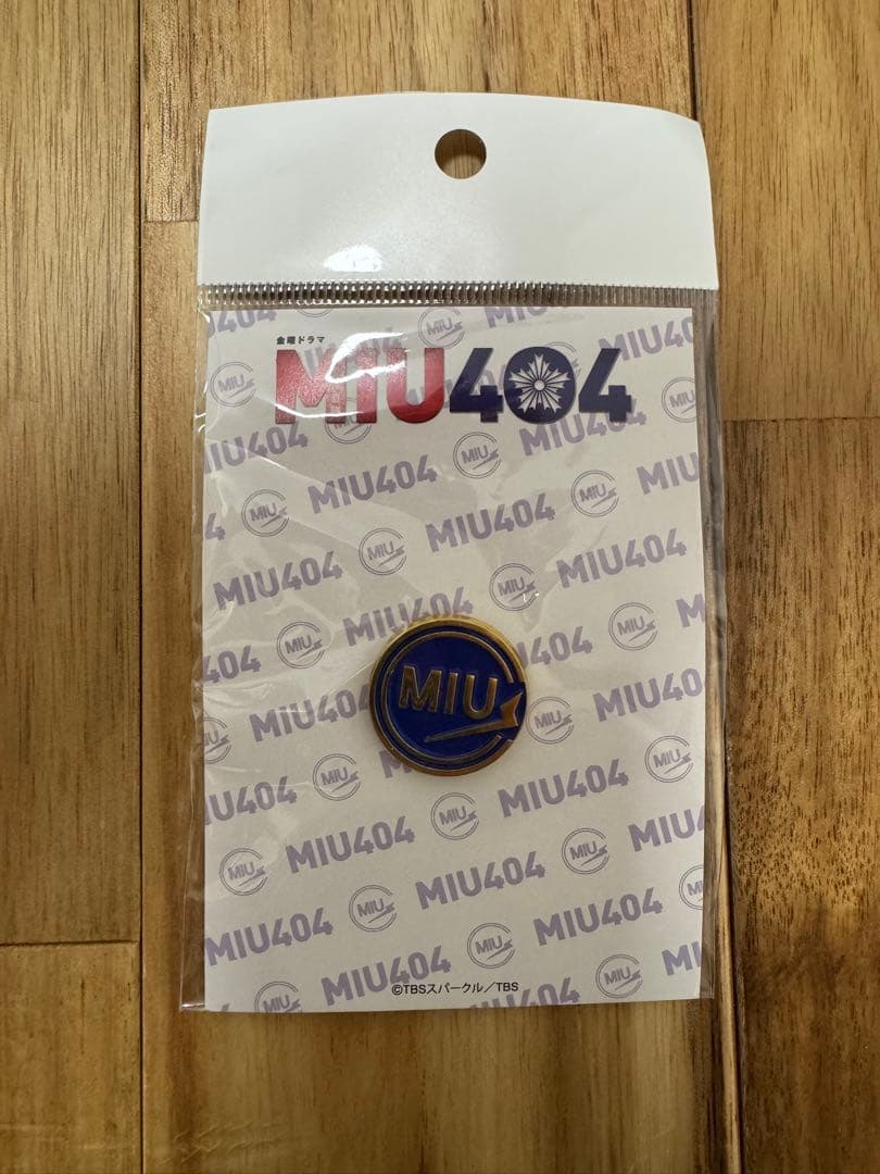 Ø　miu404ジャンパー、ピンバッジセット