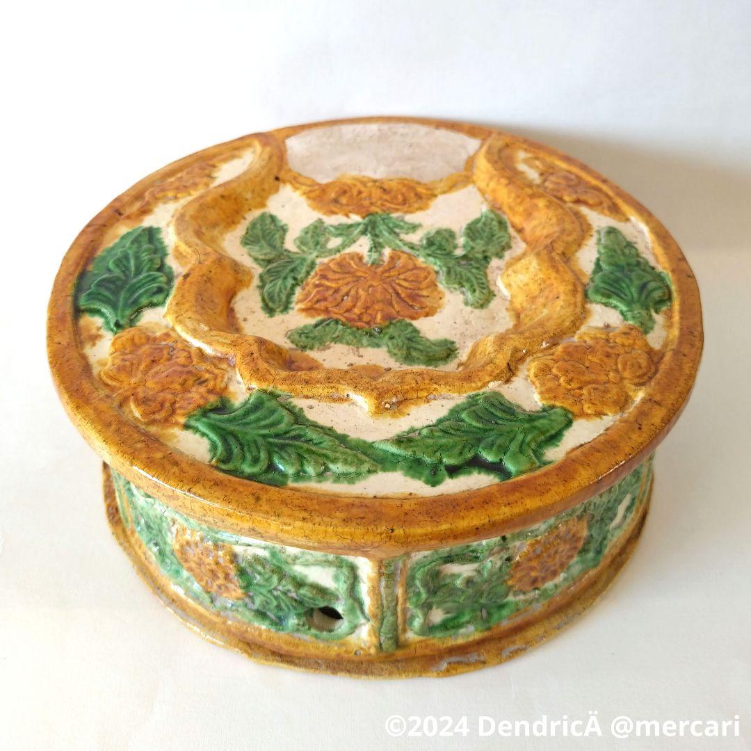 中国アンティーク陶器　遼三彩風　印花牡丹紋硯　アジア