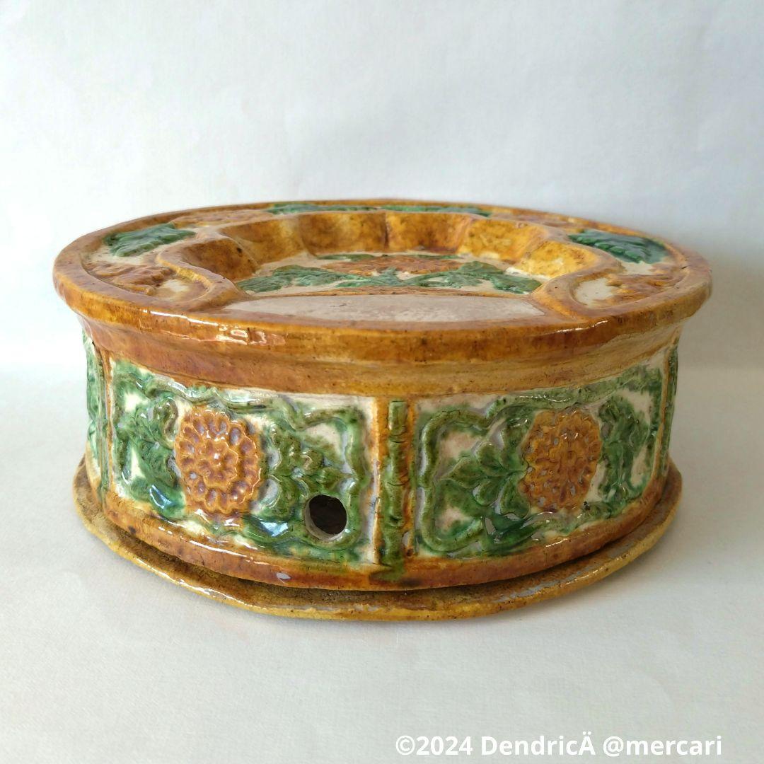 中国アンティーク陶器　遼三彩風　印花牡丹紋硯　アジア