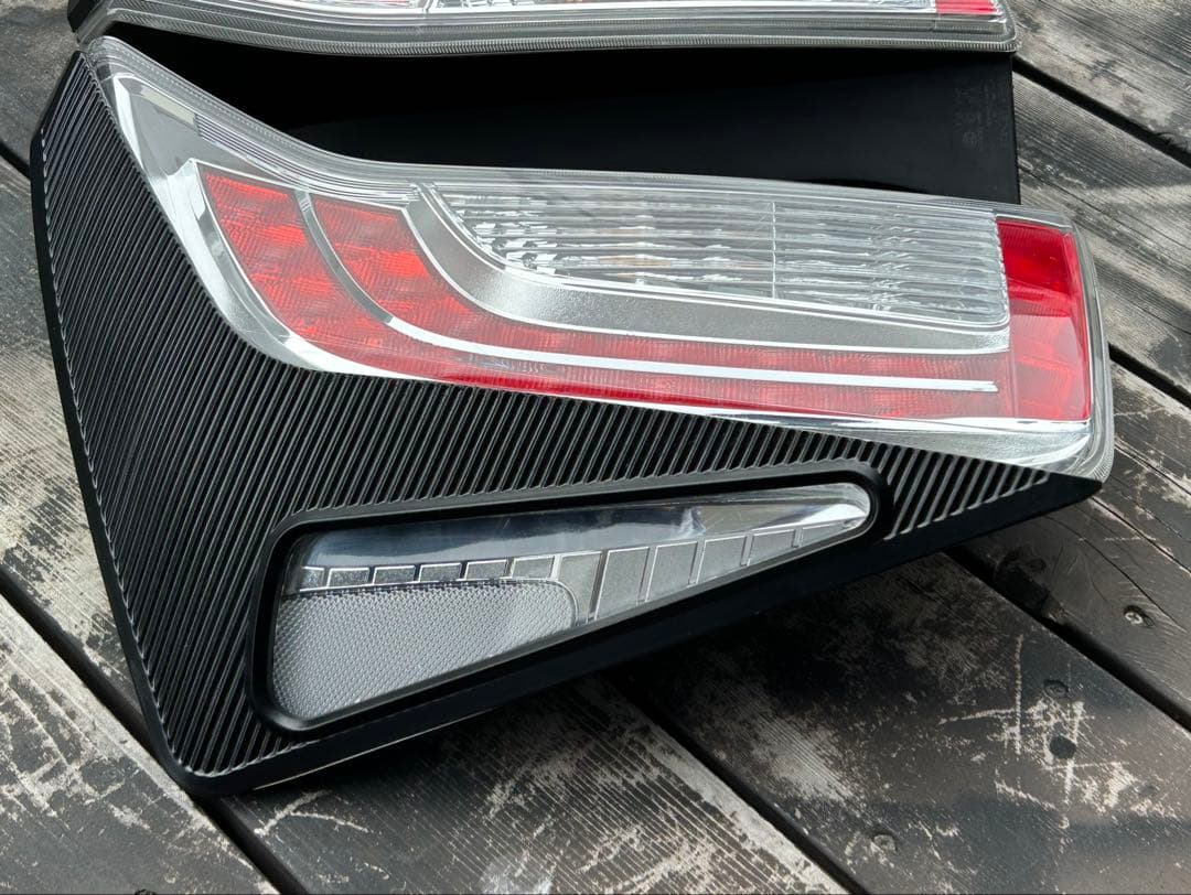 美品❗️サイドカバー付き！純正 30 プリウス 後期 テールライト テールランプ