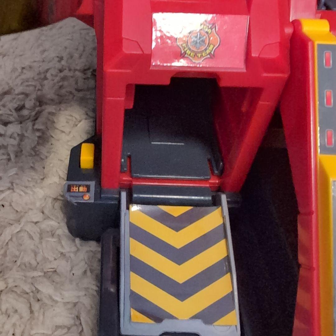 トミカ 変形ファイヤーステーション & ビックファイヤーエンジン セット