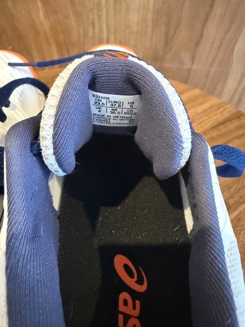 asics バレーボールシューズ　23.5センチ　レディース