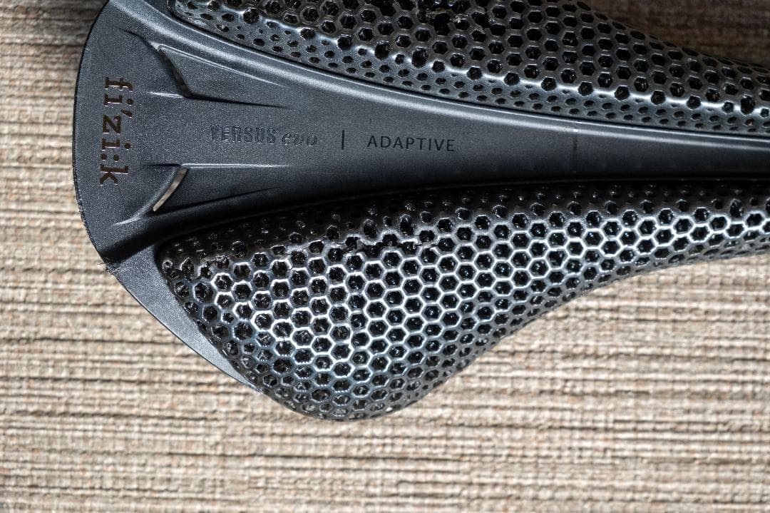 パーツ FIZIK ANTARES VERSUS EVO ADAPTIVE R3