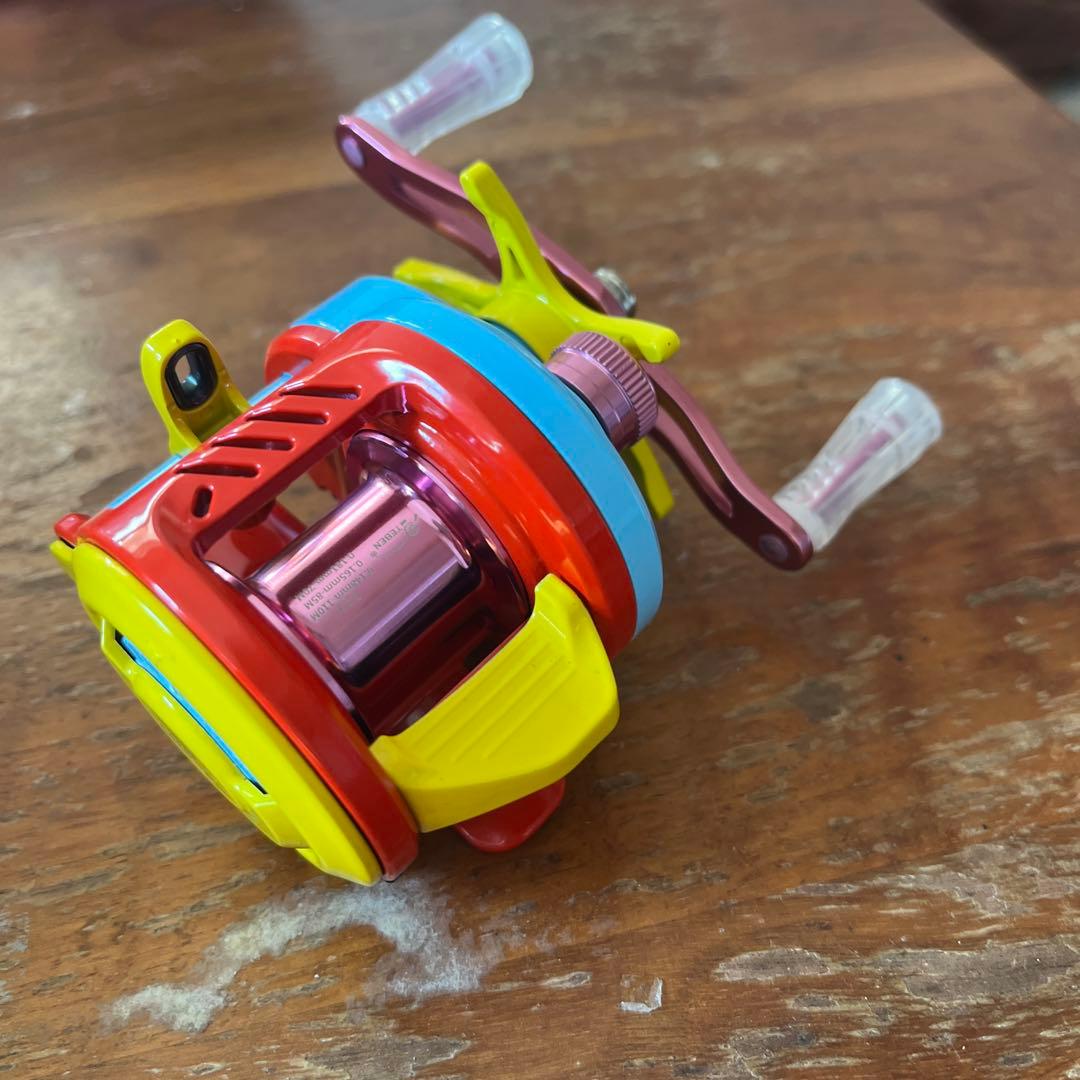 新品 マグネットブレーキ カラフル ベイトリール フィネススプール 軽量