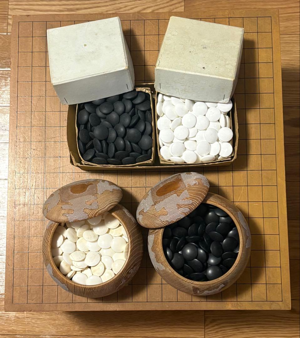 囲碁盤と碁石セット　脚付き　ヘソあり　アンティーク