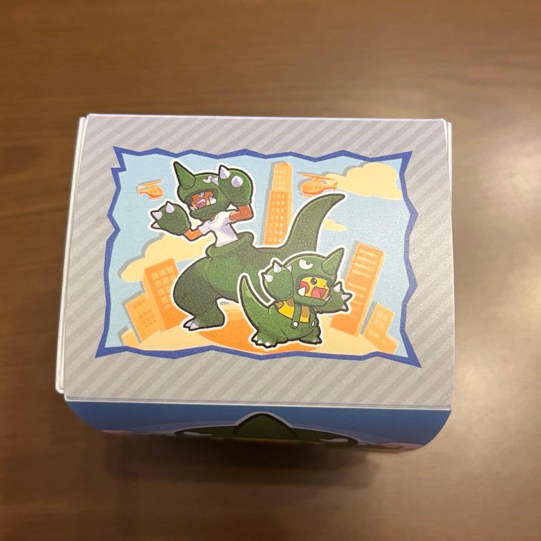ポンチョを着たピカチュウ　集合　ポケカ　デッキケース