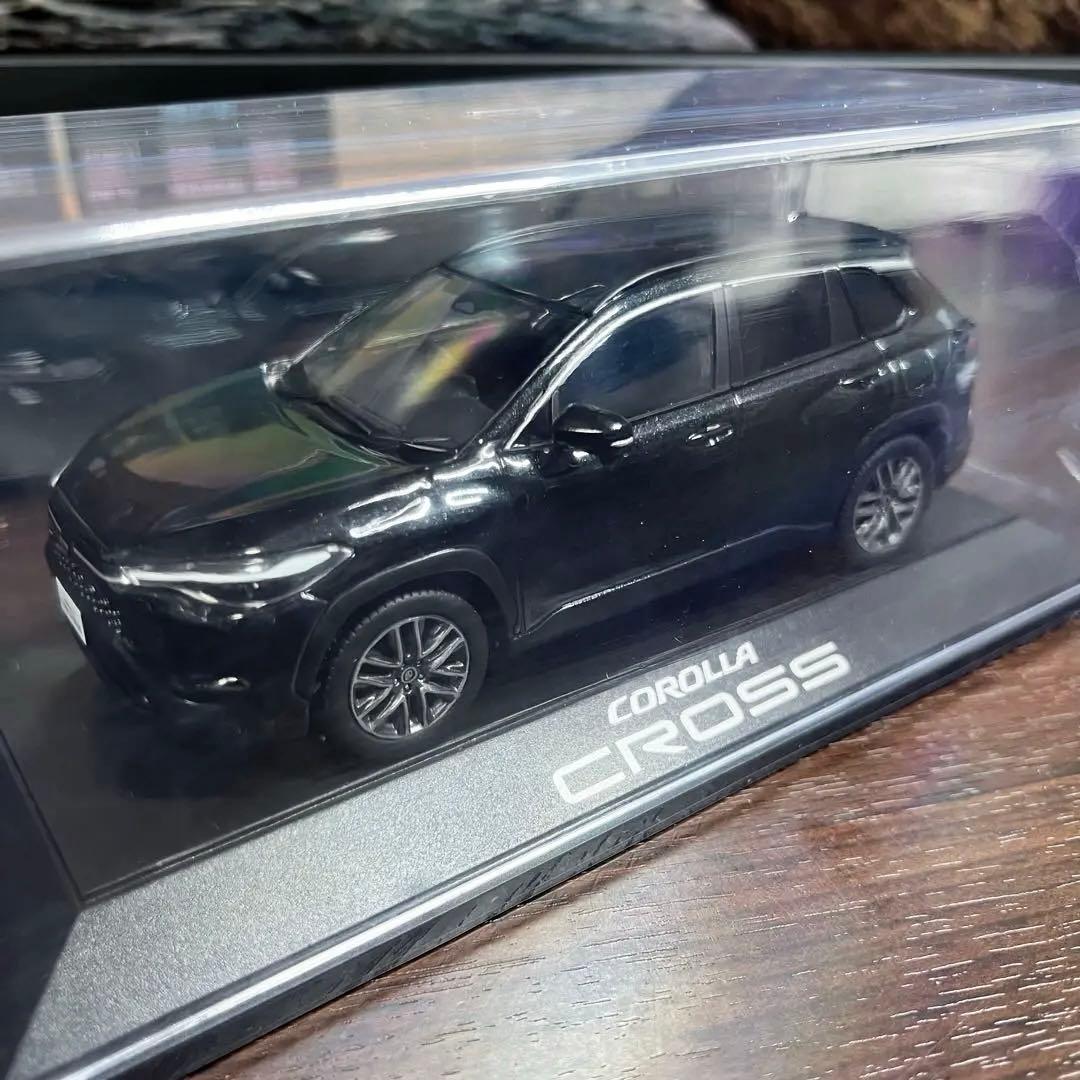 【新品・未開封】新型カローラクロス　ミニカー　カラーサンプル　ブラックマイカ