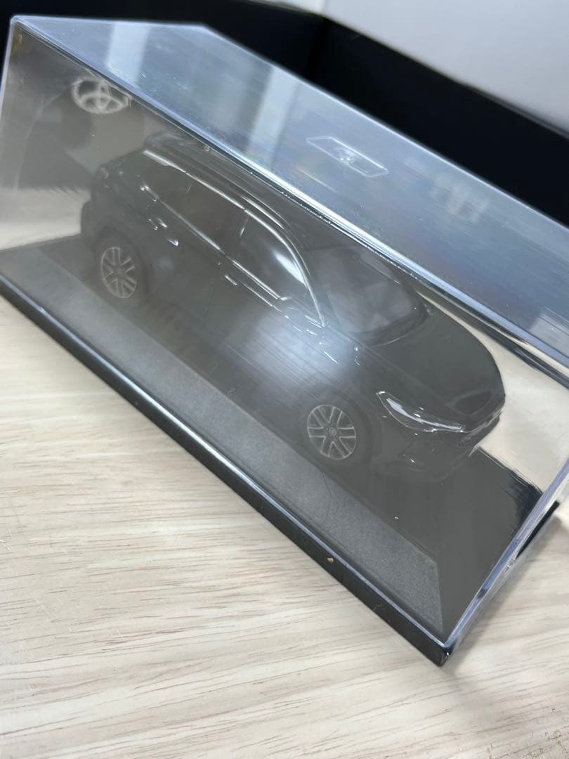 【新品・未開封】新型カローラクロス　ミニカー　カラーサンプル　ブラックマイカ