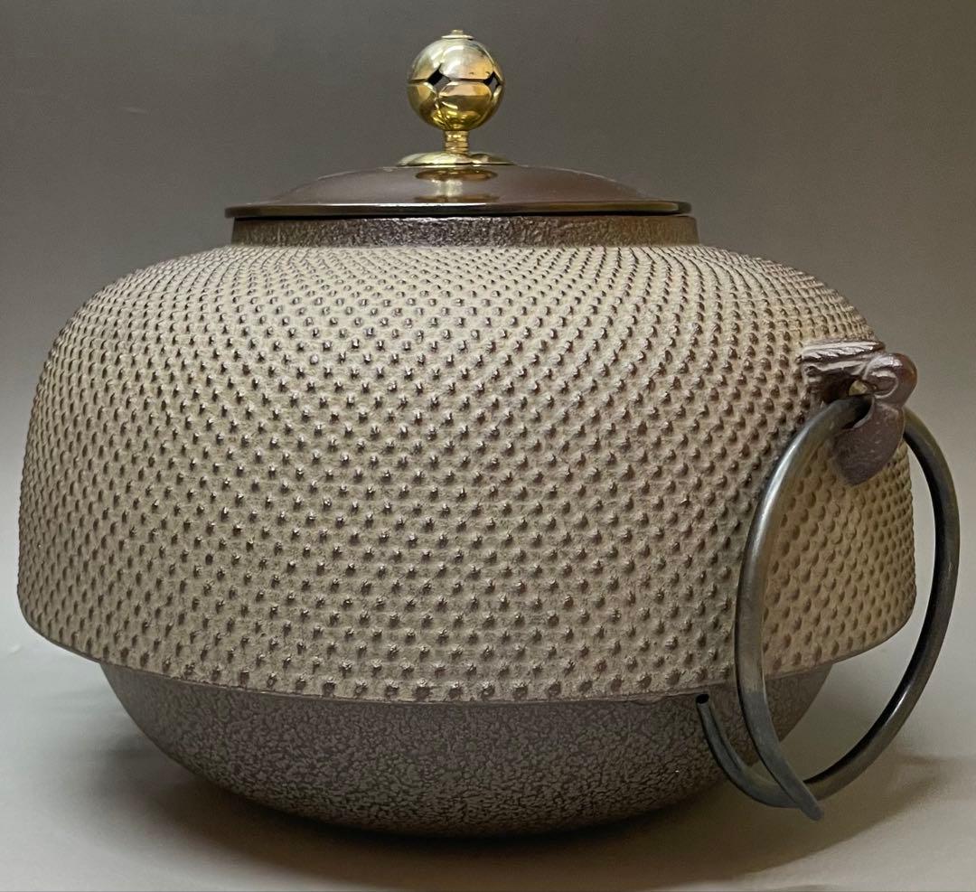 人間国宝　高橋敬典　金谷浄雲　南鐐撮霰　平丸釜添　唐銅鬼面風炉　釜鐶　c10