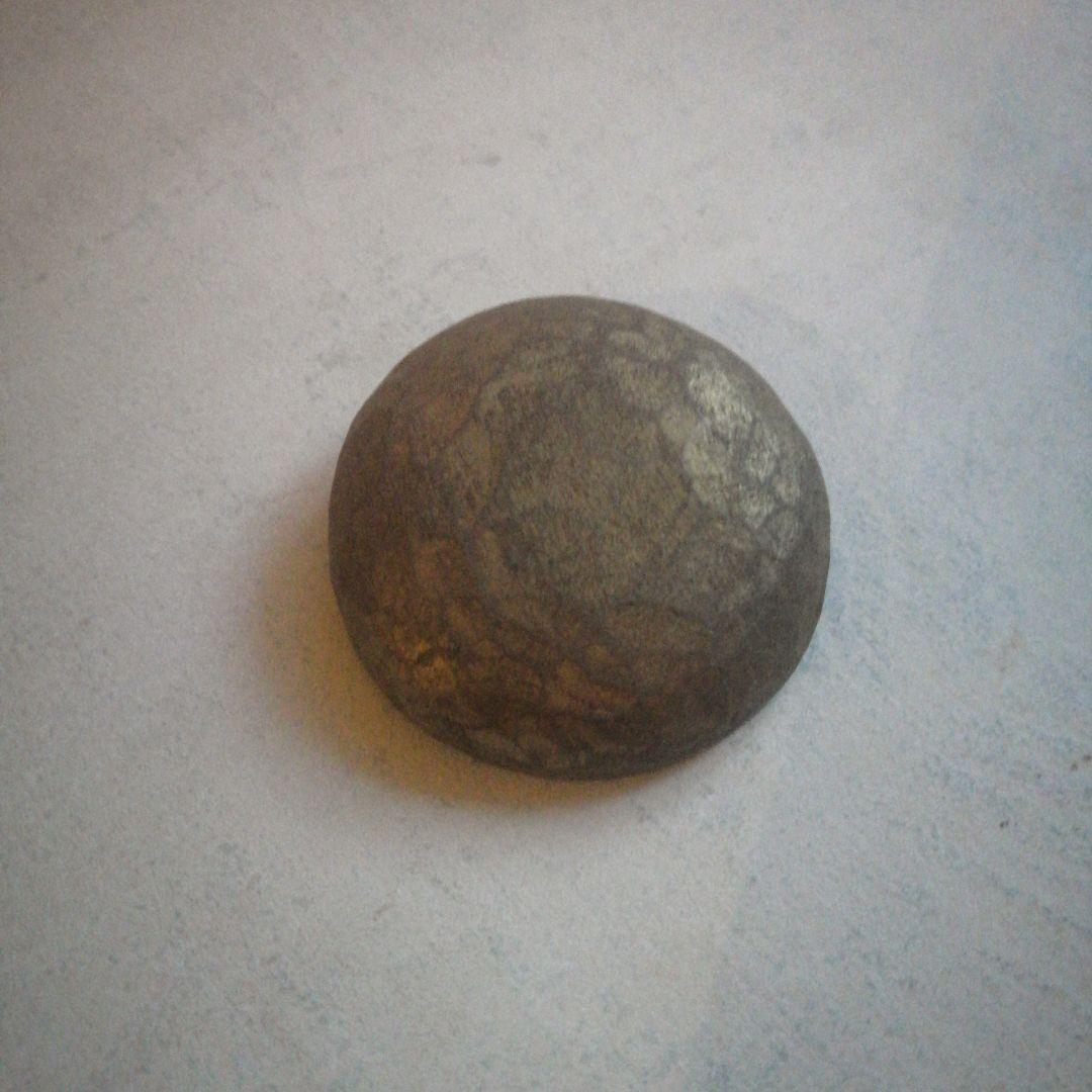 クロヌマタカトシ　彫刻ブローチ　満月　ゴールド