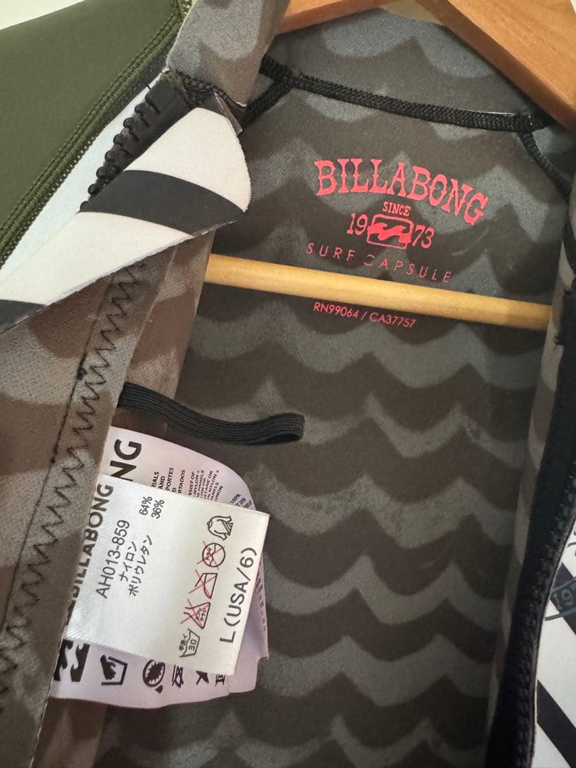 新品タグ付きBILLABONGラッシュガード タッパーマルチカラー L ビラボン