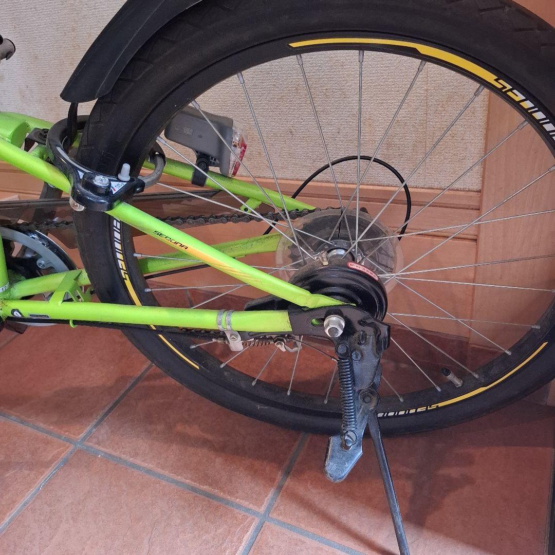 22インチ　横浜市　引き取り可能な方のみ　　子供　自転車 　黄緑　ヘルメット付き