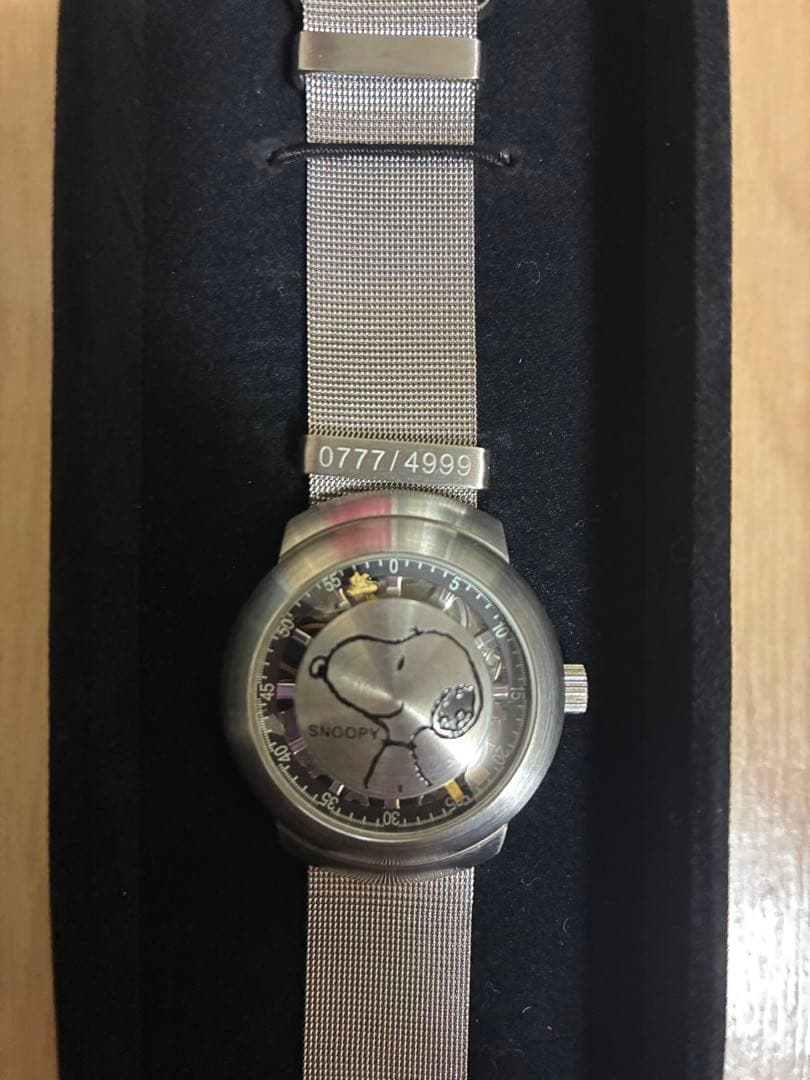 スヌーピー　シリアルナンバー入り腕時計　限定品