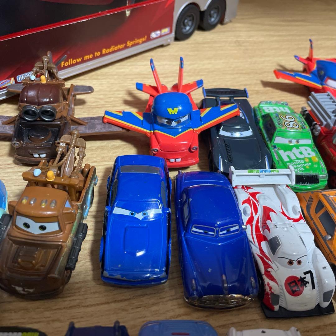 カーズ トミカ たくさんのせよう！大きなマック 廃盤品 トミカ30台➕2台