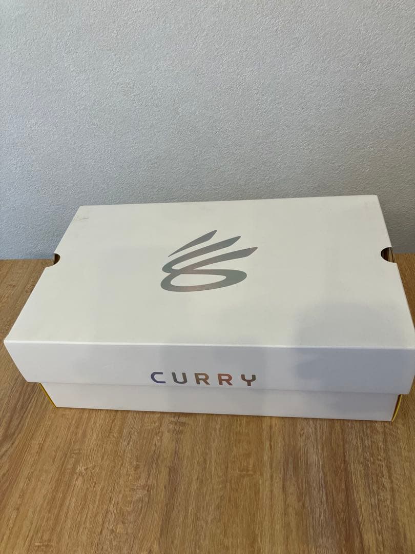 CURRY8イエローハイカットバスケットシューズ