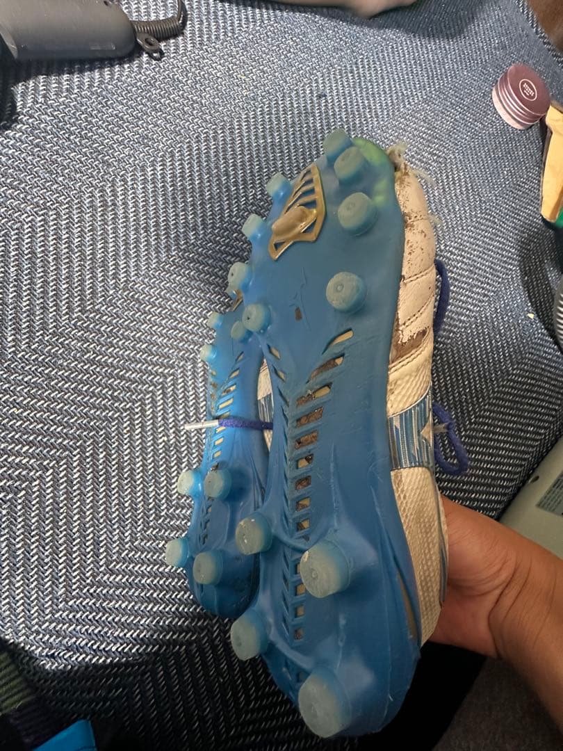 サッカーシューズ グレー ネイビー