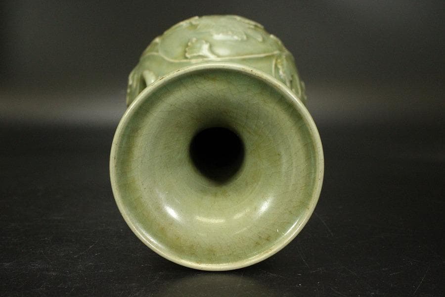 中国美術 唐物 青磁 纏枝蓮花紋 花瓶(ZE670)