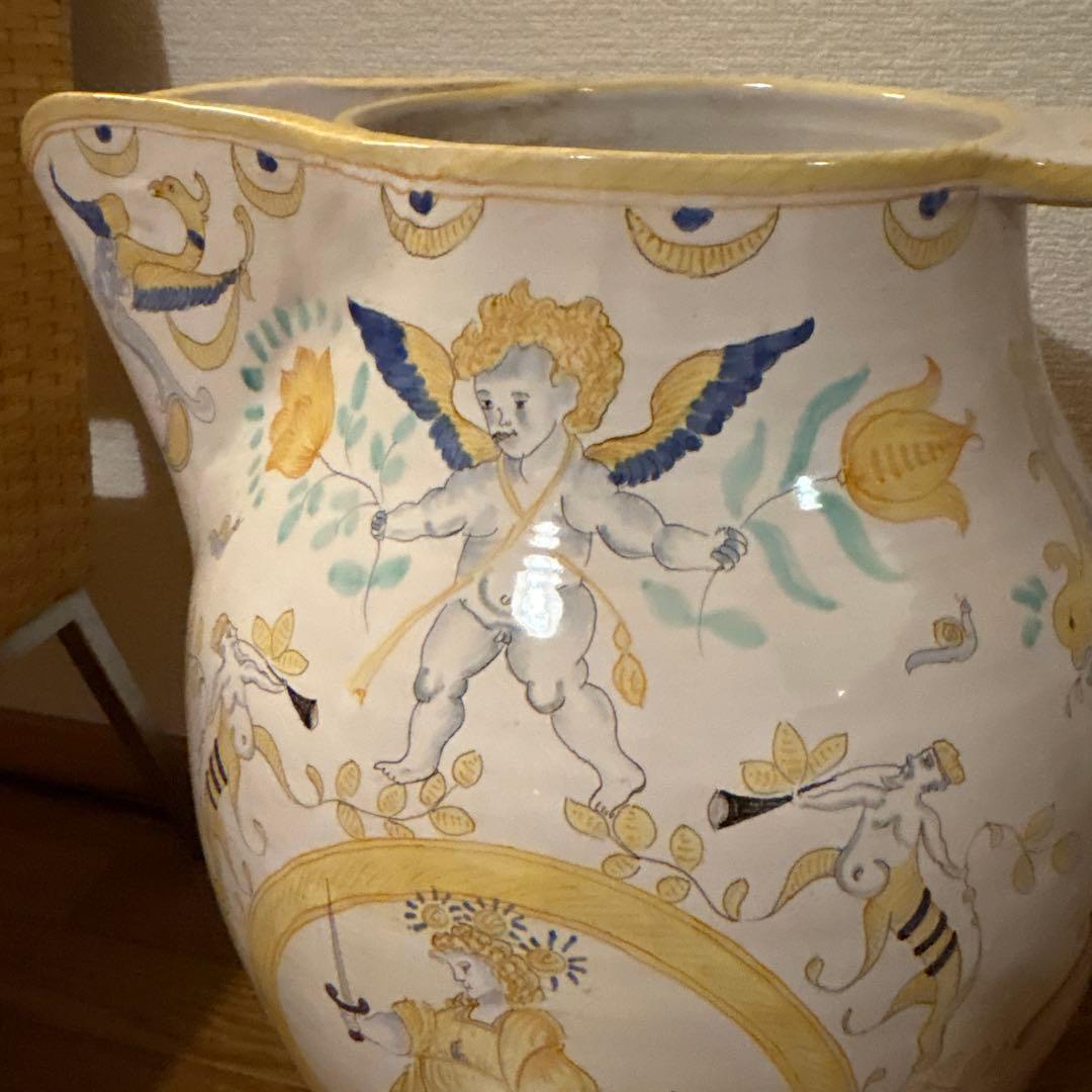 装飾的な陶器製ピッチャー　壺　花瓶