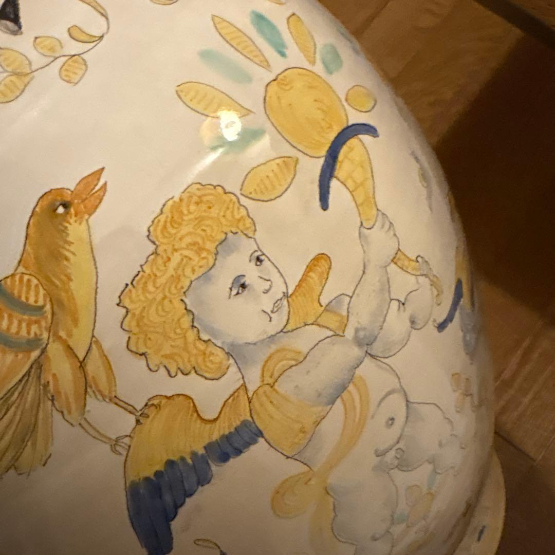 装飾的な陶器製ピッチャー　壺　花瓶