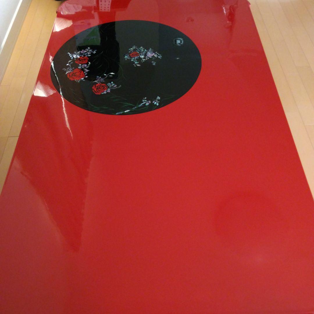 赤いバラデザインの漆塗り座卓