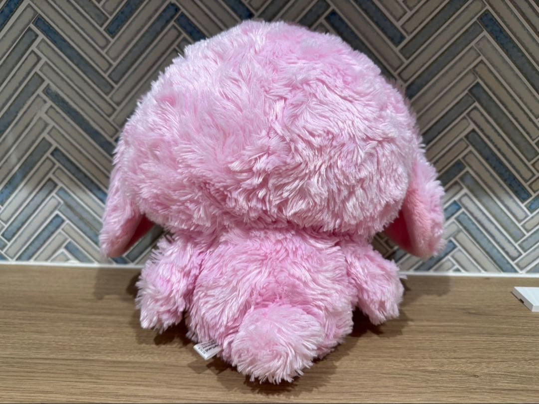 ピンクのウサギぬいぐるみ