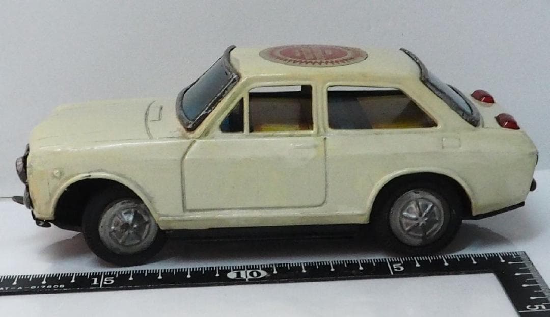 旭玩具【ダットサン サニー 1000 白 電動走行 動作不良】ブリキ製ミニカー