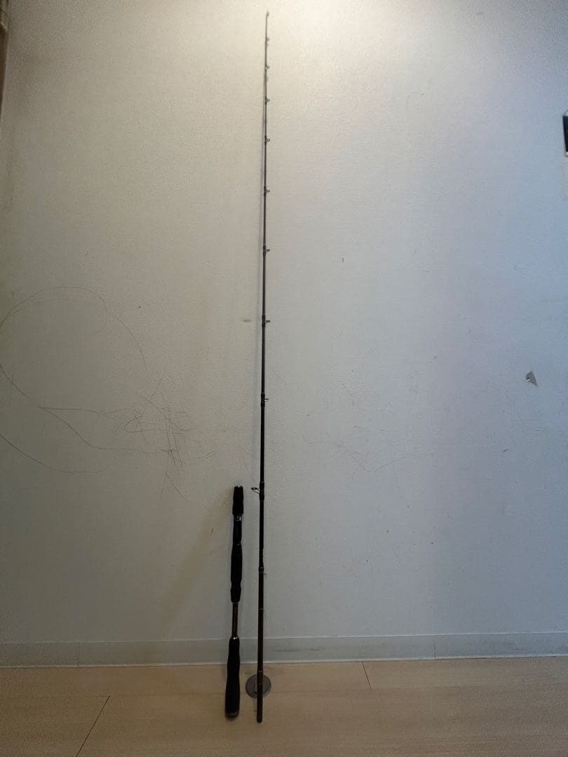 JIN バスロッド ブラック/ゴールド